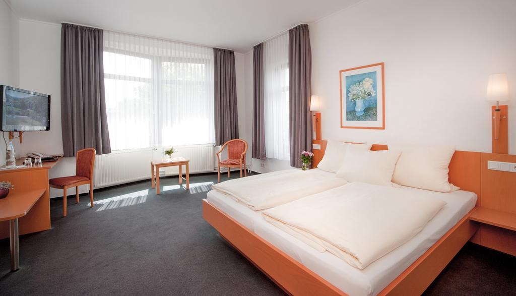Hotel Hollmann Halle  Екстериор снимка